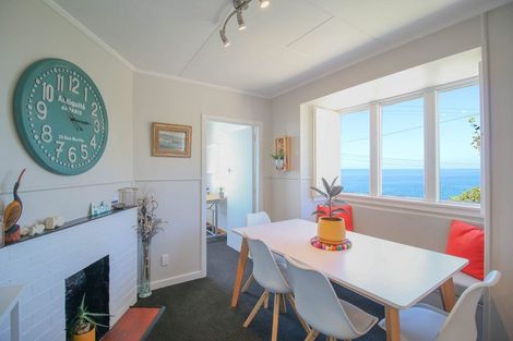 Photo of property in 82 Marine Parade, Bluff, 9814