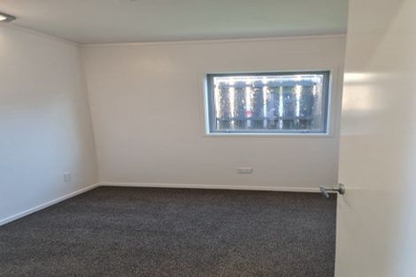 Photo of property in 5 Foyle Place, Glendene, Auckland, 0602