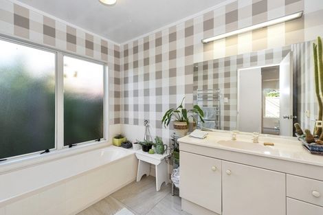 Photo of property in 1 Earls Court, Hillcrest, Hamilton, 3216