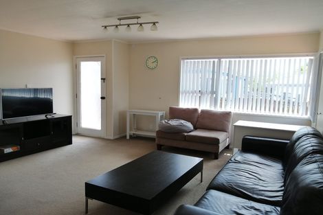 Photo of property in 41 Meadowood Drive, Unsworth Heights, Auckland, 0632