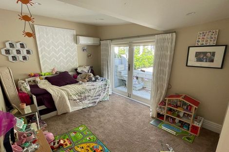 Photo of property in 44 Hawker Street, Mount Victoria, Wellington, 6011