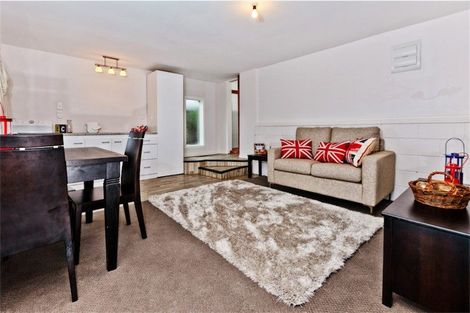 Photo of property in 16a Holiday Road, Stanmore Bay, Whangaparaoa, 0932