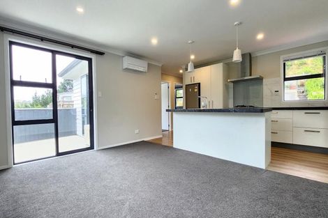 Photo of property in 27 Rarangi Way, Owhiro Bay, Wellington, 6023