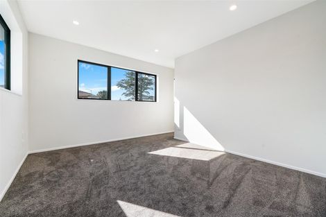 Photo of property in 76a Botany Road, Botany Downs, Auckland, 2010