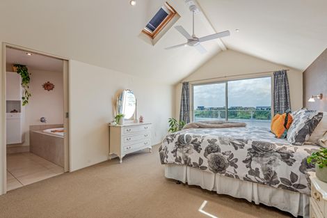 Photo of property in 47 Ruapehu Drive, Fitzherbert, Palmerston North, 4410