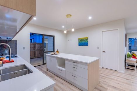 Photo of property in 1 Vinistra Road, Kumeu, 0810