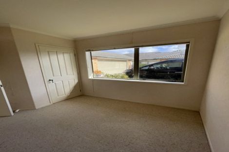 Photo of property in 2/106 Triangle Road, Massey, Auckland, 0614