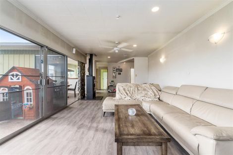 Photo of property in 2 Island View Road, Western Heights, Rotorua, 3015