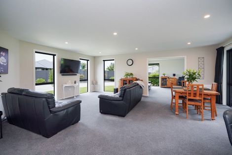 Photo of property in 32 Lumsden Drive, Waikiwi, Invercargill, 9810