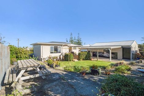 Photo of property in 22 Egmont Street, Castlecliff, Whanganui, 4501