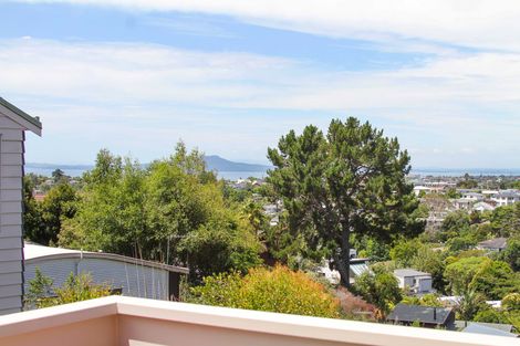 Photo of property in 1/272 Glamorgan Drive, Northcross, Auckland, 0630