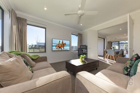 Photo of property in 4 Korako Drive, Kumeu, 0810