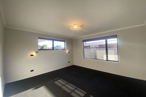 Photo of property in 28 Queens Road, Glen Avon, New Plymouth, 4312