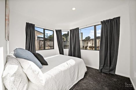 Photo of property in 70 Sturges Road, Henderson, Auckland, 0612