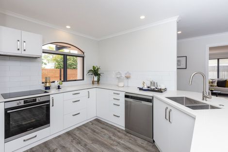 Photo of property in 22 Arataki Road, Havelock North, 4130