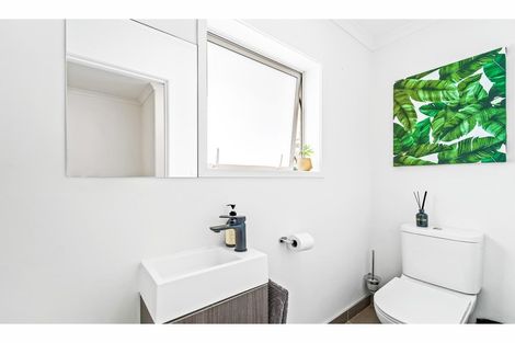 Photo of property in 2 Sunrise Lane, Te Atatu South, Auckland, 0610