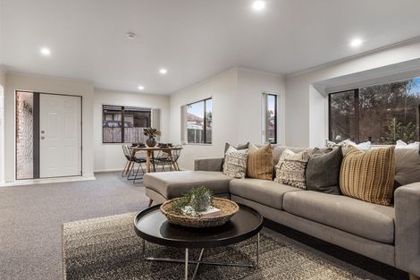 Photo of property in 16 Elder Place, Massey, Auckland, 0614