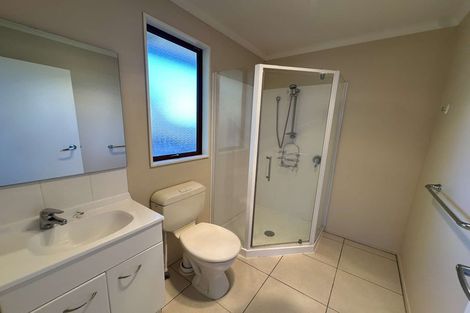 Photo of property in 37 Mcewen Crescent, Riverstone Terraces, Upper Hutt, 5018