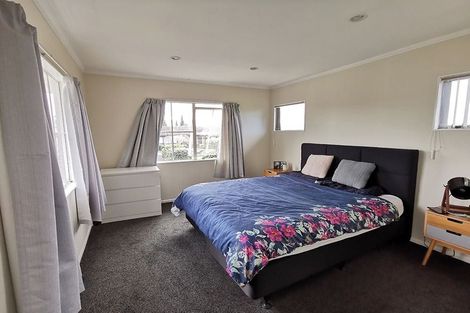 Photo of property in 1/61 Glenmore Road, Sunnyhills, Auckland, 2010