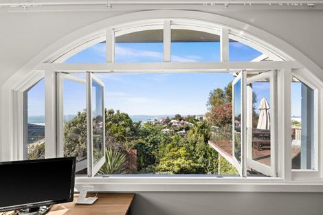 Photo of property in 117 Priestley Terrace, Bluff Hill, Napier, 4110