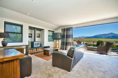 Photo of property in 33 Rannoch Drive, Jacks Point, Queenstown, 9371