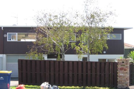 Photo of property in 2/47 Eastcliffe Road, Castor Bay, Auckland, 0620