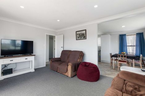 Photo of property in 21 Kelman Road, Kelston, Auckland, 0602
