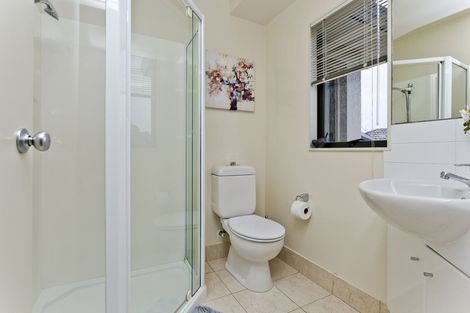Photo of property in 2/29 John Court Street, Birkenhead, Auckland, 0626