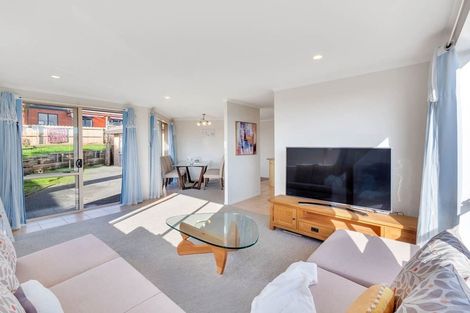 Photo of property in 20 View Ridge Drive, Ranui, Auckland, 0612
