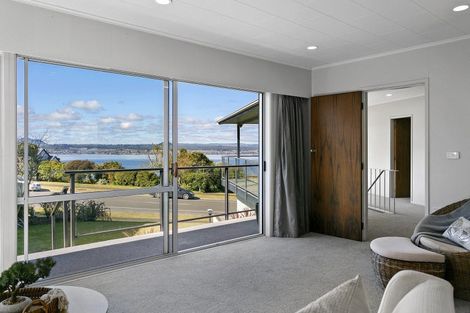 Photo of property in 96 Wakeman Road, Acacia Bay, Taupo, 3330