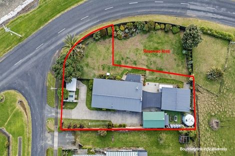 Photo of property in 2 Karaka Road, Kawakawa Bay, Papakura, 2585