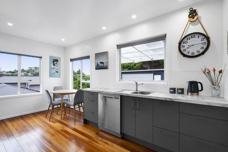 Photo of property in 120 Omata Road, Marfell, New Plymouth, 4310