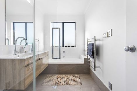 Photo of property in 2 Quarter Deck Lane, Gulf Harbour, Whangaparaoa, 0930