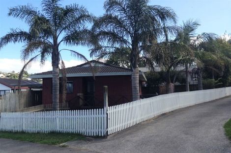 Photo of property in 1/109 Athena Drive, Totara Vale, Auckland, 0629