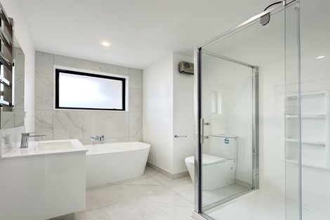 Photo of property in 33 Akoranga Place, Hornby, Christchurch, 8042