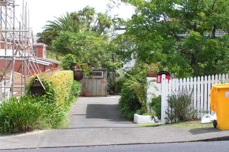 Photo of property in 2/7 Northumberland Avenue, Hauraki, Auckland, 0622