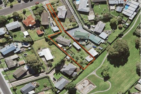 Photo of property in 25 Felgrove Street, Glendene, Auckland, 0602