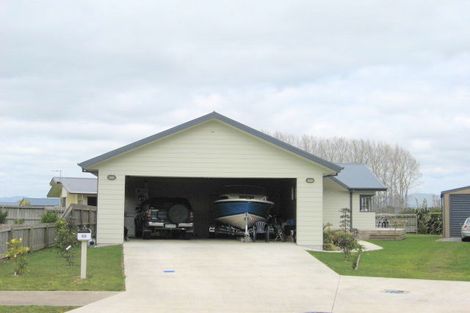 Photo of property in 22 Pipi Dune, Whitianga, 3510