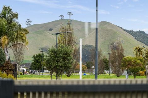 Photo of property in 17 Rainey Crescent, Papamoa Beach, Papamoa, 3118