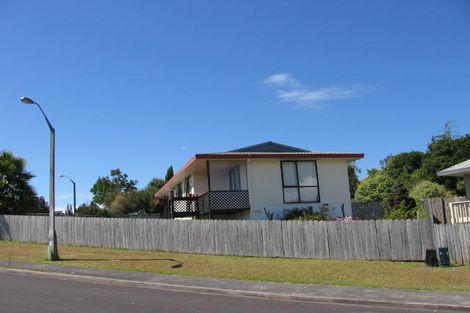 Photo of property in 2 Exeter Place, Unsworth Heights, Auckland, 0632
