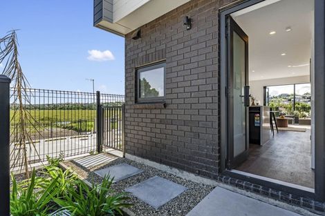 Photo of property in 13/10 Ngaroma House Drive, Hobsonville, Auckland, 0616