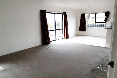 Photo of property in 2/7 Barbados Drive, Unsworth Heights, Auckland, 0632