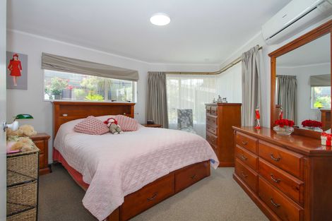 Photo of property in 1/272 Glamorgan Drive, Northcross, Auckland, 0630