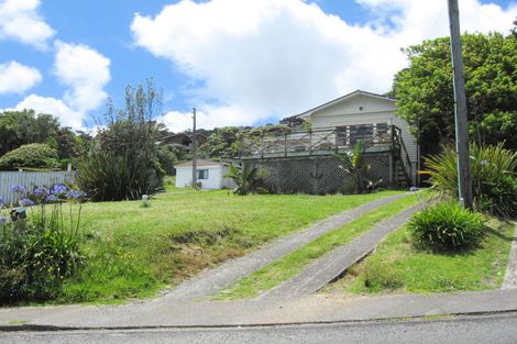 Photo of property in 10 Domain Crescent, Muriwai, Waimauku, 0881