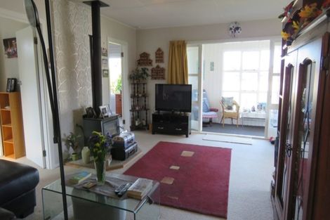 Photo of property in 15 Ferry Street, Foxton Beach, Foxton, 4815