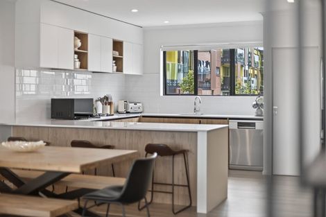 Photo of property in 4/271 Ormiston Road, Flat Bush, Auckland, 2019