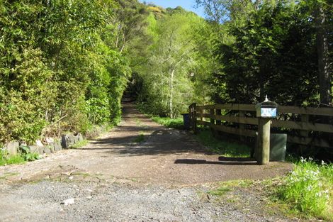 Photo of property in 14 Tui Crescent, Waiatarua, Auckland, 0604