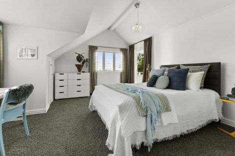 Photo of property in 5 Turnbull Road, Narrow Neck, Auckland, 0624