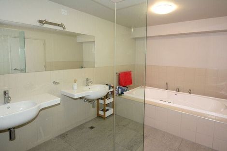 Photo of property in 4/2 Manor Place, Dunedin Central, Dunedin, 9016