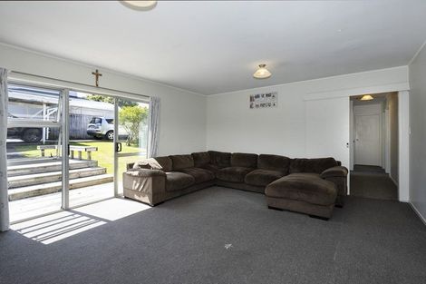 Photo of property in 4/23 Luckens Road, West Harbour, Auckland, 0618
